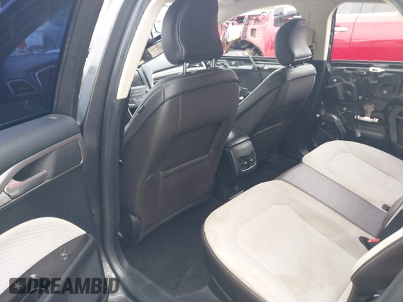 2019 Ford Fusion SE with VIN 3FA6P0HD1KR193748, listed as a IAAI auction lot 41889847 with 106,223 mi miles. Bid and sale history available at carsss.com. Image 8.
