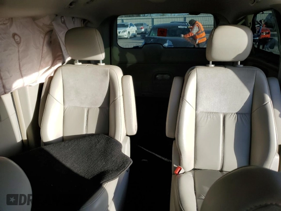 2011 Chrysler Town & Country Limited with VIN 2A4RR6DG9BR783006, listed as a Copart auction lot 50031825 with 135,627 mi miles and Salvage Title. Bid and sale history available at carsss.com. Image 10.