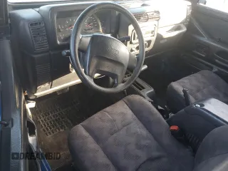 2003 Jeep Wrangler X z VIN 1J4FA39S33P320254, wystawiony jako Copart lot #52392525 z przebiegiem 206 325 mil mil oraz Szkoda całkowita • Salvage title. Historia ofert i sprzedaży dostępna na DreamBid. Obrazek 8.