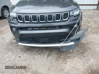 2024 Jeep Compass Limited z VIN 3C4NJDCN4RT608573, wystawiony jako IAAI lot #42510349 z przebiegiem 30 391 mil mil oraz . Historia ofert i sprzedaży dostępna na DreamBid. Obrazek 6.
