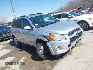 2011 Toyota RAV4 Limited z VIN 2T3DF4DV7BW103167, wystawiony jako IAAI lot #41768792 z przebiegiem 153 534 mil mil oraz . Historia ofert i sprzedaży dostępna na DreamBid. Obrazek 1.