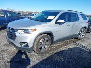 2020 Chevrolet Traverse LT z VIN 1GNEVHKW8LJ108105, wystawiony jako IAAI lot #41854348 z przebiegiem 153 532 mil mil oraz . Historia ofert i sprzedaży dostępna na DreamBid. Obrazek 2.