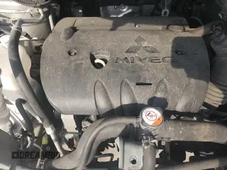 2022 Mitsubishi Outlander ES z VIN JA4ARUAU3NU008669, wystawiony jako Copart lot #72064085 z przebiegiem 70 971 mil mil oraz Szkoda całkowita • Salvage title. Historia ofert i sprzedaży dostępna na DreamBid. Obrazek 14.