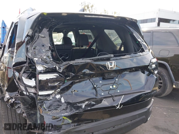 2025 Honda Pilot Black Edition with VIN 5FNYG1H99SB017956, listed as a IAAI auction lot 41401879 with 5,385 mi miles. Bid and sale history available at carsss.com. Image 18.