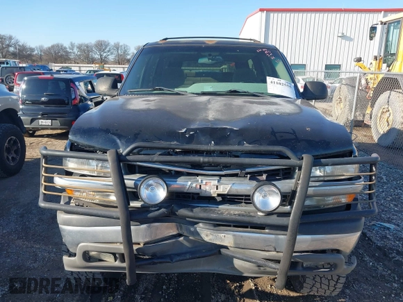 2001 Chevrolet Suburban LS with VIN 3GNEC16T61G284128, listed as a IAAI auction lot 41102555 with 198,323 mi miles. Bid and sale history available at carsss.com. Image 12.