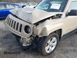 2017 Jeep Patriot Sport with VIN 1C4NJPBB3HD186308, listed as a IAAI auction lot 41743637 with 82,111 mi miles. Bid and sale history available at carsss.com. Image 6.