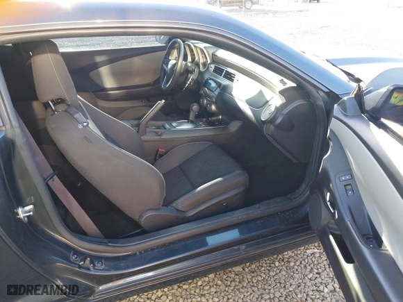 2014 Chevrolet Camaro LS with VIN 2G1FA1E31E9183026, listed as a IAAI auction lot 41738975 with 122,738 mi miles. Bid and sale history available at carsss.com. Image 5.