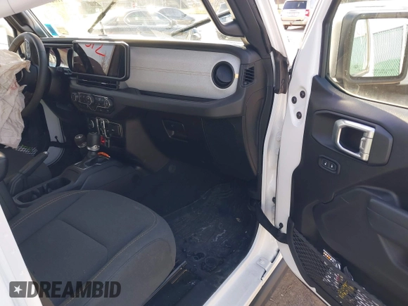 2024 Jeep Wrangler Willys z VIN 1C4RJXN60RW162960, wystawiony jako IAAI lot #41825312 z przebiegiem 16 538 mil mil oraz . Historia ofert i sprzedaży dostępna na DreamBid. Obrazek 5.