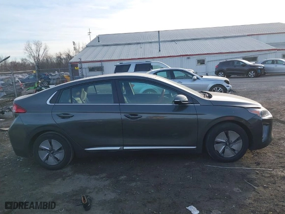 2022 Hyundai Ioniq Hybrid SE with VIN KMHC75LC6NU275962, listed as a IAAI auction lot 41297650 with 28,274 mi miles. Bid and sale history available at carsss.com. Image 12.