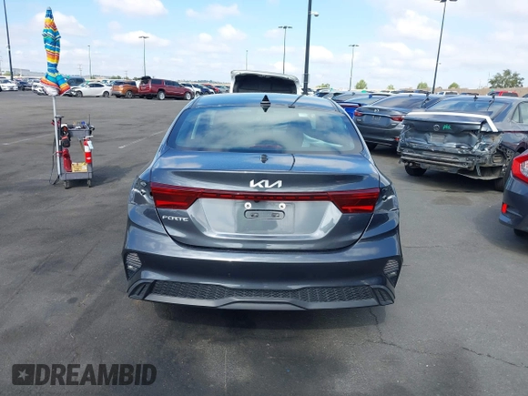 2023 Kia Forte LXS z VIN 3KPF24AD6PE578103, wystawiony jako IAAI lot #42131745 z przebiegiem 42 003 mil mil oraz . Historia ofert i sprzedaży dostępna na DreamBid. Obrazek 16.