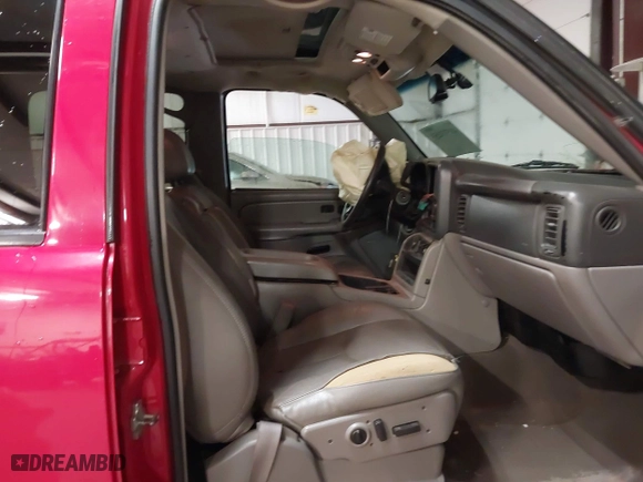 2006 Chevrolet Avalanche Z71 with VIN 3GNEK12Z36G125541, listed as a IAAI auction lot 41573253 with 324,905 mi miles. Bid and sale history available at carsss.com. Image 5.
