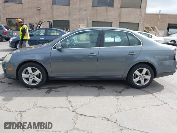 2009 Volkswagen Jetta Sedan SE with VIN 3VWRZ71K49M084983, listed as a IAAI auction lot 42095707 with 154,691 mi miles. Bid and sale history available at carsss.com. Image 14.