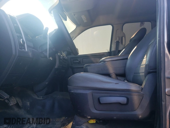 2017 Ram 1500 Tradesman z VIN 1C6RR6FG8HS591691, wystawiony jako Copart lot #55860855 z przebiegiem 210 203 mil mil oraz Szkoda całkowita • Salvage title. Historia ofert i sprzedaży dostępna na DreamBid. Obrazek 7.