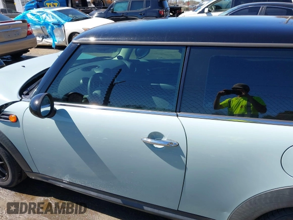2011 MINI Hardtop with VIN WMWSU3C50BT098662, listed as a IAAI auction lot 41820600 with 109,061 mi miles and . Bid and sale history available at DreamBid. Image 14.