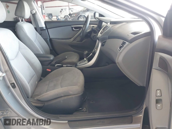 2013 Hyundai Elantra GLS z VIN 5NPDH4AE1DH162272, wystawiony jako IAAI lot #42439195 z przebiegiem 130 937 mil mil oraz . Historia ofert i sprzedaży dostępna na DreamBid. Obrazek 5.
