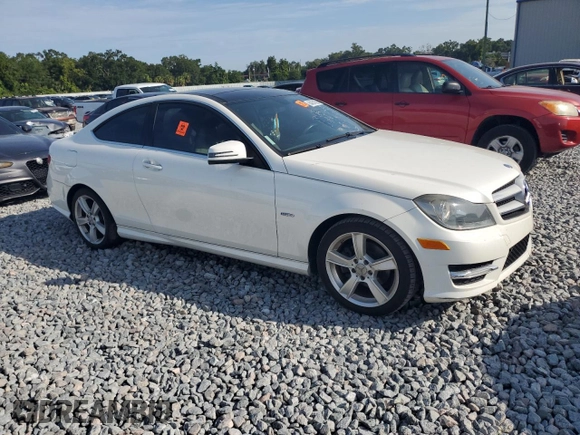 2012 Mercedes-Benz C 250 с VIN WDDGJ4HB5CF800597, выставлен на аукционе Copart как лот 64051635 с пробегом 162 996 миль миль и Чистый • Clean title. История ставок и продаж доступна на DreamBid. Изображение 4.