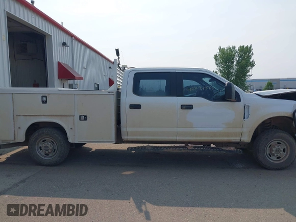 2021 Ford F-250 XL z VIN 1FT7W2B62MED60339, wystawiony jako IAAI lot #42294873 z przebiegiem 42 922 mil mil oraz . Historia ofert i sprzedaży dostępna na DreamBid. Obrazek 12.