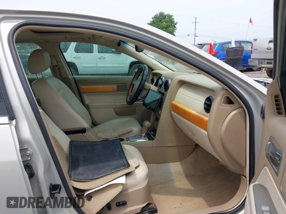 2007 Lincoln MKZ with VIN 3LNHM26T27R671244, listed as a IAAI auction lot 42484850 with 180,898 mi miles and . Bid and sale history available at DreamBid. Image 5.
