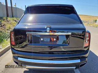 2022 Rolls-Royce Cullinan z VIN IDCO004308ZZ, wystawiony jako Copart lot #64985434 z przebiegiem 23 414 mil mil oraz Czysty tytuł • Clean title. Historia ofert i sprzedaży dostępna na DreamBid. Obrazek 6.