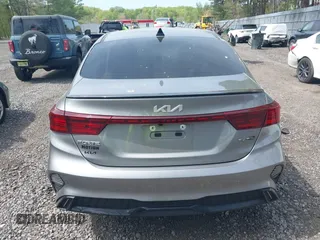 2022 Kia Forte GT-Line z VIN 3KPF54AD0NE490720, wystawiony jako IAAI lot #42168294 z przebiegiem 25 875 mil mil oraz . Historia ofert i sprzedaży dostępna na DreamBid. Obrazek 16.