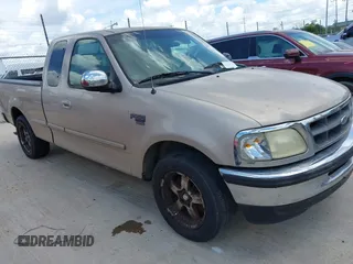 1998 Ford F-150 XL с VIN 1FTRX17LXWNA45807, выставлен на аукционе IAAI как лот 42570514 с пробегом 240 273 миль миль и . История ставок и продаж доступна на DreamBid. Изображение 1.