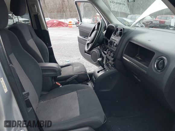 2011 Jeep Patriot Latitude with VIN 1J4NF1GB0BD158264, listed as a IAAI auction lot 41804584 with 191,968 mi miles and . Bid and sale history available at DreamBid. Image 5.