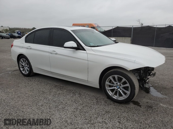 2017 BMW 3 Series 320i z VIN WBA8A9C39HK863984, wystawiony jako Copart lot #47927845 z przebiegiem 82 891 mil mil oraz Szkoda całkowita • Salvage title. Historia ofert i sprzedaży dostępna na DreamBid. Obrazek 4.