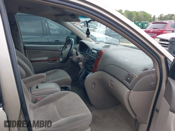 2004 Toyota Sienna XLE with VIN 5TDZA22CX4S205206, listed as a IAAI auction lot 42007779 with 173,794 mi miles. Bid and sale history available at carsss.com. Image 5.