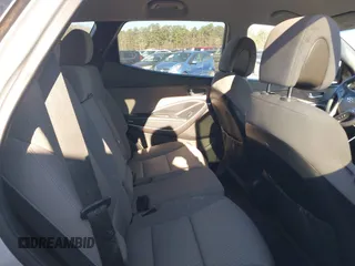 2017 Hyundai Santa Fe 2.4L z VIN 5XYZT3LB3HG398971, wystawiony jako IAAI lot #41844623 z przebiegiem 173 000 mil mil oraz . Historia ofert i sprzedaży dostępna na DreamBid. Obrazek 8.