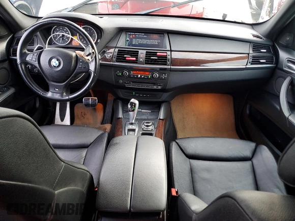 2013 BMW X6 xDrive50i z VIN 5UXFG8C52DL591043, wystawiony jako Copart lot #85150504 z przebiegiem 106 179 mil mil oraz Szkoda całkowita • Salvage title. Historia ofert i sprzedaży dostępna na DreamBid. Obrazek 8.