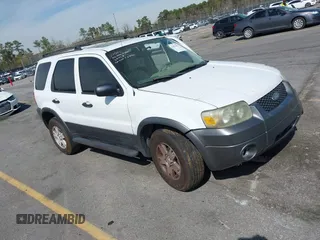 2005 Ford Escape XLT with VIN 1FMYU03165KA93495, listed as a IAAI auction lot 41821975 with 202,475 mi miles. Bid and sale history available at carsss.com. Image 1.