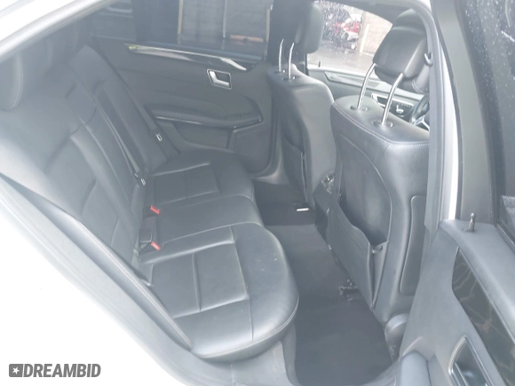 2014 Mercedes-Benz E-Class E 350 Luxury with VIN WDDHF8JB0EA850671, listed as a IAAI auction lot 41935999 with 139,386 mi miles. Bid and sale history available at carsss.com. Image 8.