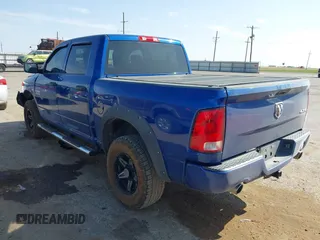 2017 Ram 1500 Express z VIN 3C6RR7KT4HG710272, wystawiony jako IAAI lot #41915939 z przebiegiem 105 890 mil mil oraz . Historia ofert i sprzedaży dostępna na DreamBid. Obrazek 3.