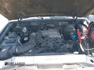 2000 Ford Explorer z VIN 1FMZU64P3YZB70619, wystawiony jako IAAI lot #42000128 z przebiegiem 230 681 mil mil oraz . Historia ofert i sprzedaży dostępna na DreamBid. Obrazek 10.