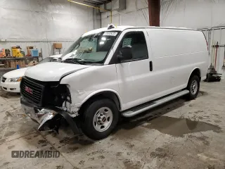 2023 GMC Savana Cargo Van with VIN 1GTW7AFP6P1138386, listed as a Copart auction lot 86204364 with 10,493 mi miles and Clean Title. Bid and sale history available at carsss.com. Image 1.