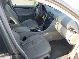 2005 Mercedes-Benz C 240 z VIN WDBRH61J65F567374, wystawiony jako IAAI lot #42477782 z przebiegiem 137 828 mil mil oraz . Historia ofert i sprzedaży dostępna na DreamBid. Obrazek 5.