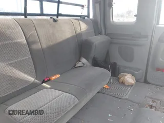 2002 Ford F-250 XL с VIN 1FTNX21F82EB81807, выставлен на аукционе IAAI как лот 41428093 с пробегом Не указан миль и . История ставок и продаж доступна на DreamBid. Изображение 8.
