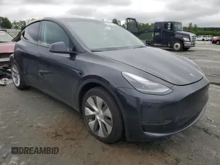 2024 Tesla Model Y z VIN 7SAYGDED5RF018979, wystawiony jako Copart lot #55651195 z przebiegiem 10 488 mil mil oraz Czysty tytuł • Clean title. Historia ofert i sprzedaży dostępna na DreamBid. Obrazek 4.