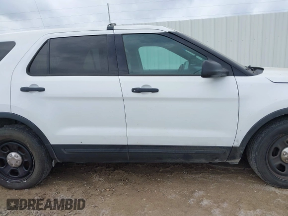 2016 Ford Police Interceptor Utility z VIN 1FM5K8AR5GGC67532, wystawiony jako IAAI lot #42183690 z przebiegiem 116 244 mil mil oraz . Historia ofert i sprzedaży dostępna na DreamBid. Obrazek 13.