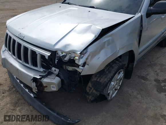2007 Jeep Grand Cherokee Laredo with VIN 1J8HR48P77C570936, listed as a IAAI auction lot 41945531 with 200,821 mi miles. Bid and sale history available at carsss.com. Image 6.