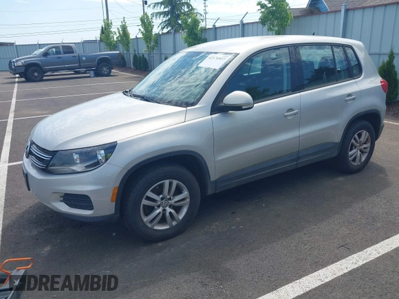 2013 Volkswagen Tiguan SE z VIN WVGBV7AX3DW552606, wystawiony jako IAAI lot #42174927 z przebiegiem 164 071 mil mil oraz . Historia ofert i sprzedaży dostępna na DreamBid. Obrazek 2.