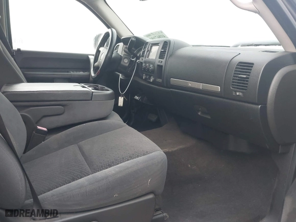2007 Chevrolet Silverado 1500 LT w/1LT with VIN 2GCEC13C971586267, listed as a IAAI auction lot 41867101 with 181,925 mi miles. Bid and sale history available at carsss.com. Image 5.