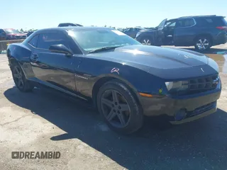 2012 Chevrolet Camaro 2LS z VIN 2G1FA1E33C9185843, wystawiony jako IAAI lot #42178833 z przebiegiem 159 004 mil mil oraz . Historia ofert i sprzedaży dostępna na DreamBid. Obrazek 1.