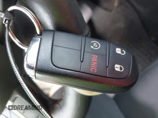 2023 Jeep Renegade Trailhawk z VIN ZACNJDC16PPP73152, wystawiony jako IAAI lot #42128199 z przebiegiem 2 779 mil mil oraz . Historia ofert i sprzedaży dostępna na DreamBid. Obrazek 11.