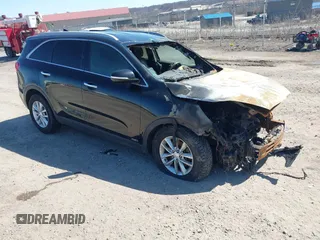 2016 Kia Sorento LX with VIN 5XYPGDA35GG055431, listed as a IAAI auction lot 41821606 with 141,011 mi miles. Bid and sale history available at carsss.com. Image 1.