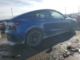 2024 Tesla Model Y Long Range with VIN 7SAYGDEE9RA235473, listed as a Copart auction lot 47275725 with 3,195 mi miles and Salvage Title. Bid and sale history available at carsss.com. Image 3.