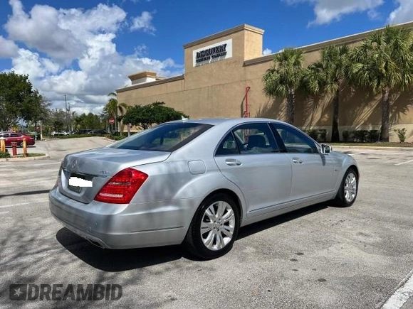 2010 Mercedes-Benz S 400 with VIN WDDNG9FB0AA311394, listed as a Copart auction lot 47423645 with 40,310 mi miles and Salvage Title. Bid and sale history available at DreamBid. Image 4.