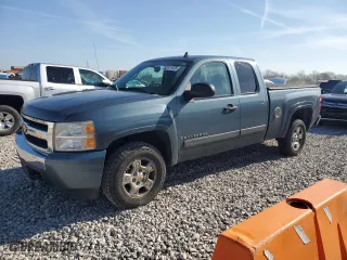 2008 Chevrolet Silverado 1500 LT w/1LT with VIN 2GCEC19J881264906, listed as a Copart auction lot 52317475 with 219,928 mi miles and Salvage Title. Bid and sale history available at carsss.com. Image 1.