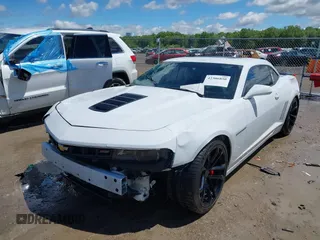 2015 Chevrolet Camaro SS z VIN 2G1FJ1EW8F9105046, wystawiony jako IAAI lot #42306850 z przebiegiem 59 861 mil mil oraz . Historia ofert i sprzedaży dostępna na DreamBid. Obrazek 18.