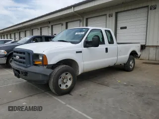 2006 Ford F-250 XL z VIN 1FTSX21546EC28508, wystawiony jako Copart lot #58659025 z przebiegiem 201 651 mil mil oraz Czysty tytuł • Clean title. Historia ofert i sprzedaży dostępna na DreamBid. Obrazek 1.